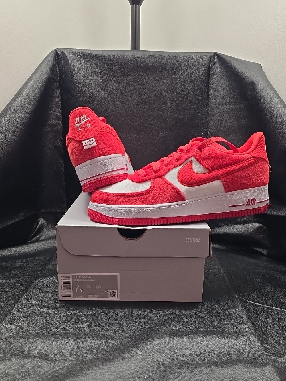 NIB Nike Kids Valentine's Low-Top Air Force 1 Youth Sz. 7 - Picture 1 of 8